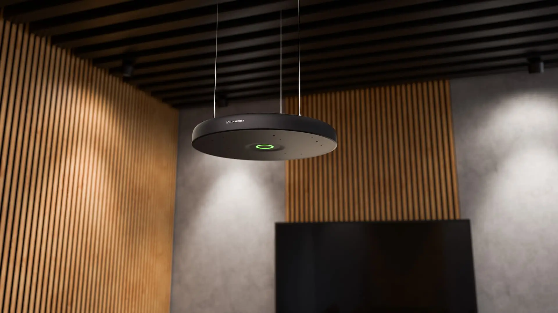 TeamConnect Ceiling 2 cuenta con 28 cápsulas de micrófono de condensador que detectan y siguen al orador activo.
